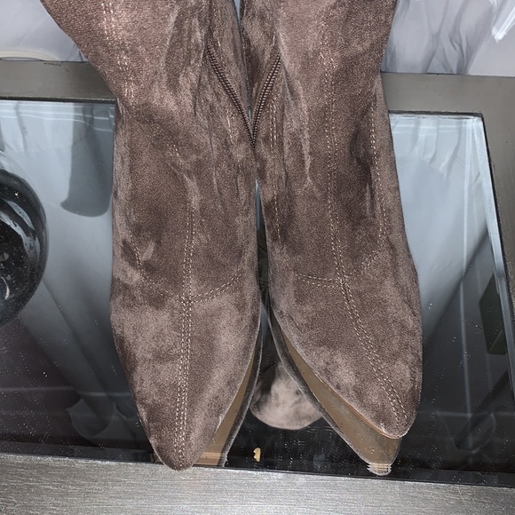 Taupe suede sock like booties - Picture 5 of 5